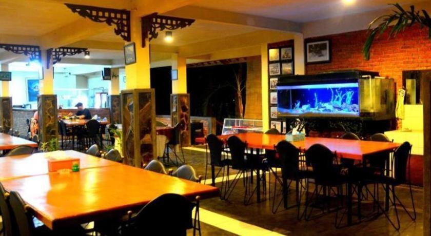 Augusta Pelabuhan Ratu Hotel Sukabumi Exterior photo